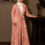 Coat-style long dress with an adjustable waist tie